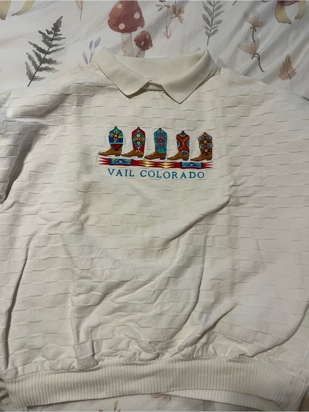 Vintage Vail Colorado Cream Pullover Sweatshirt with Colorful Cowboy 
Boot Motif